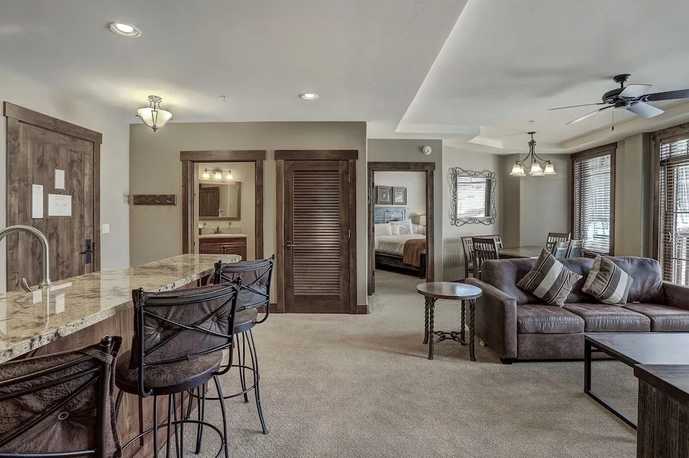 Luxury & Modern 2 Bdrm/2 Bath On Peak 7 2 Bedroom Condo by RedAwning