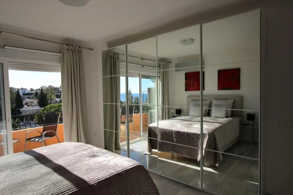 Luxurious Hillside Villa with Private Pool - Sea & Mountain Views