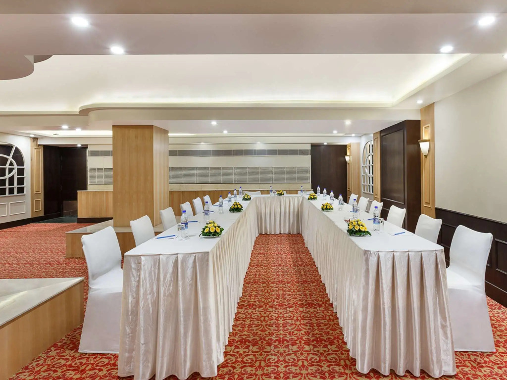 La Place Sarovar Portico