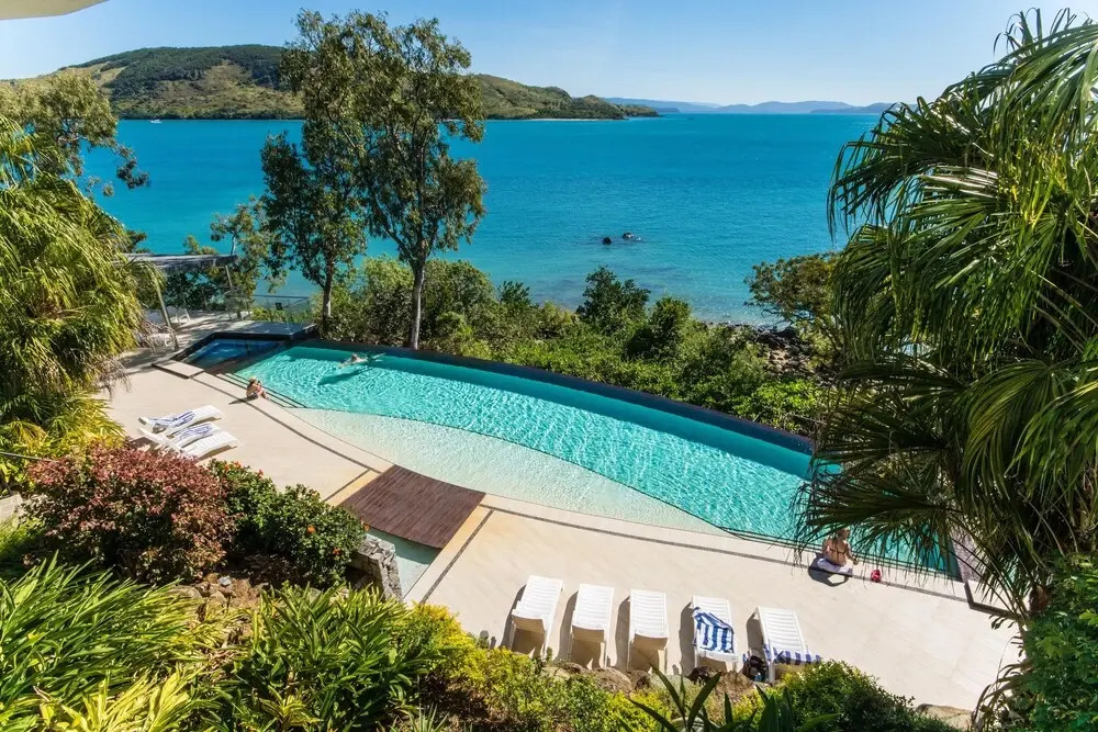 Villa 2 The Edge Oceanfront  Deluxe 4 Bedroom Near Marina With Golf Buggy