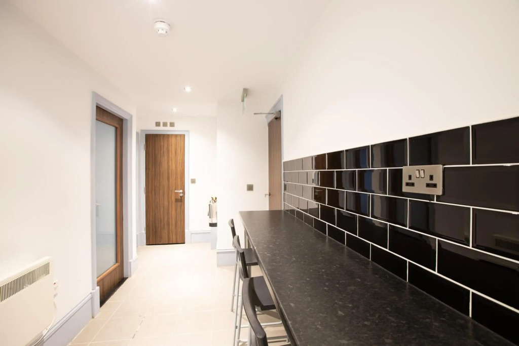 Cairn Hotel & Apartments