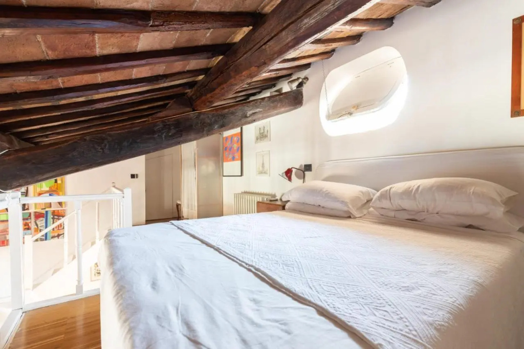 Farnese Stunning Penthouse | Romeloft