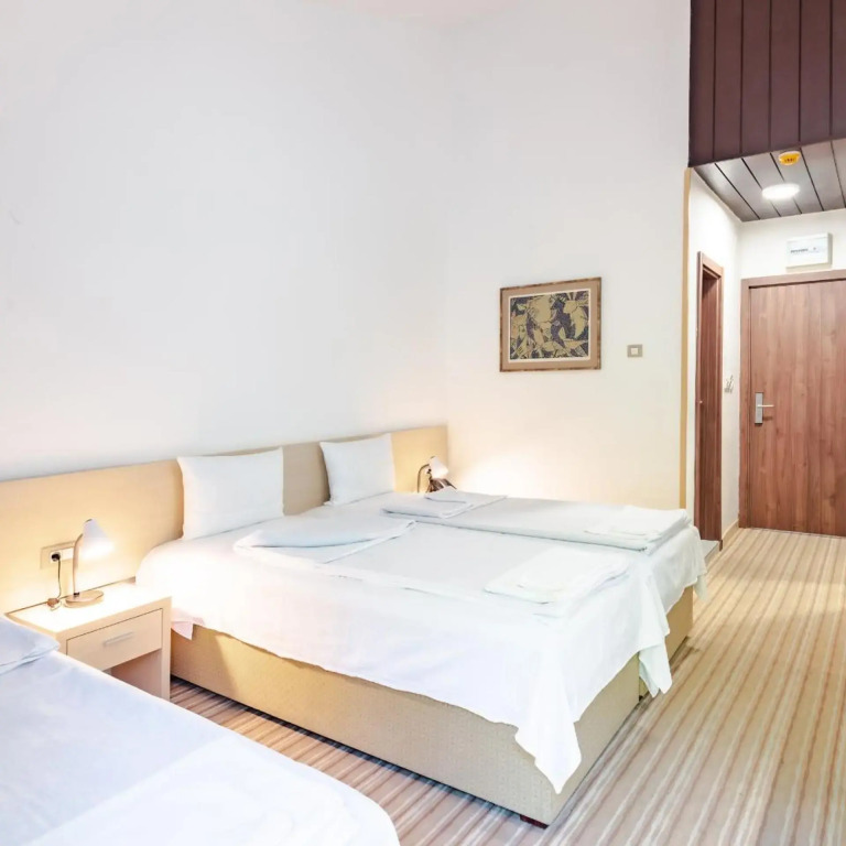 Hotel Pela