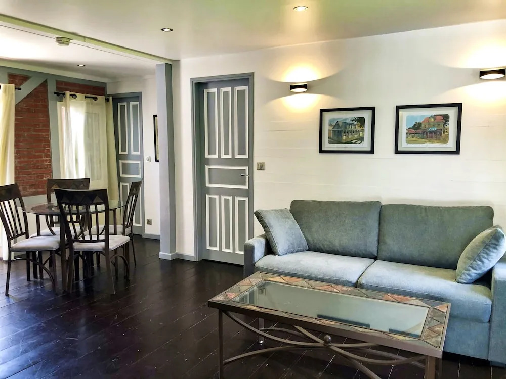 Eclipse Apartment