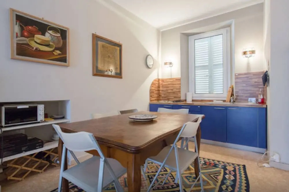 Large 1 Bedroom with Balcony City Centre