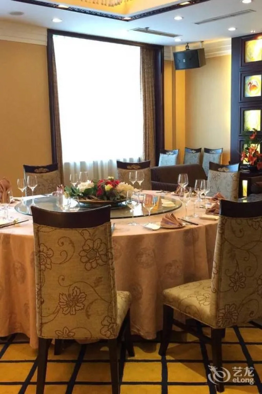 Yulong International Hotel