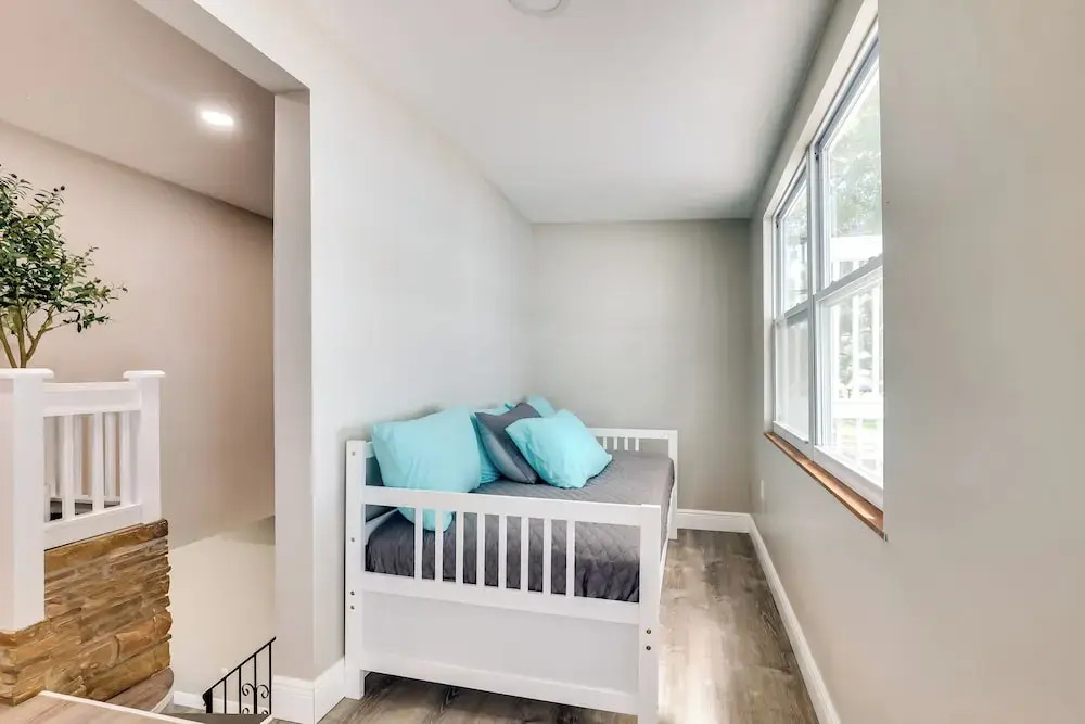 16 Mi to Manatee Viewing! Spacious Tampa Retreat