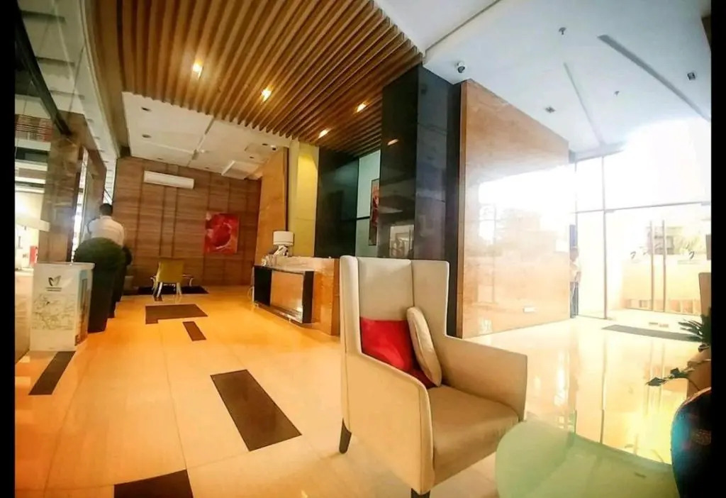 HI-END studio condo, 49" tv, ntflix & unli wifi