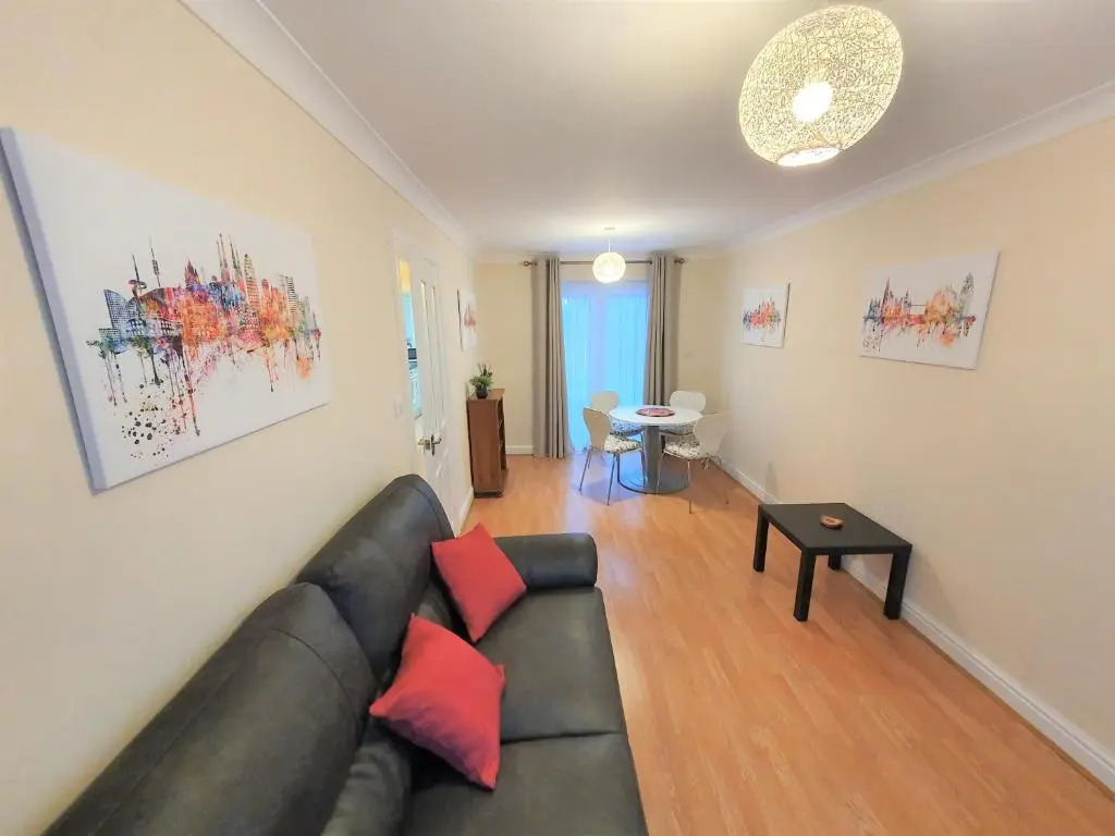 Friars Walk 2 with 2 bedrooms, 2 bathrooms, fast Wi-Fi and private parking