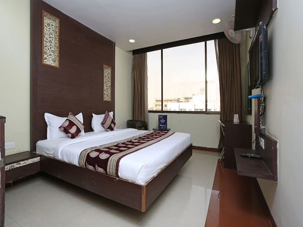 OYO 10392 Hotel Corbiz Tower