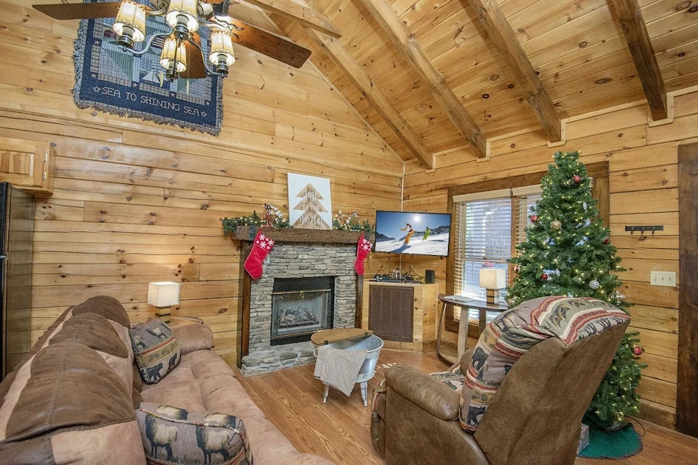 Cuddlin Up by Heritage Cabin Rentals