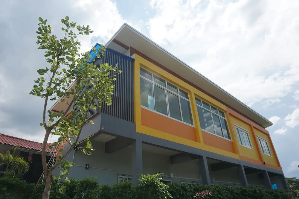 Tummi House