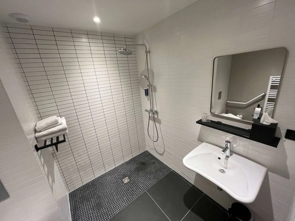Brit Hotel Les Voyageurs