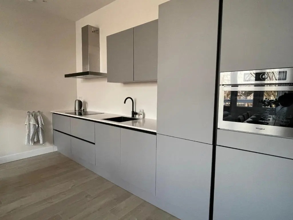 Happy 3 Bedroom Serviced Apartment 106m2 -MNL H-