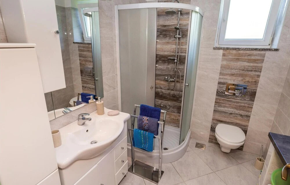 Awesome Apartment in Lovran With Wifi and 2 Bedrooms