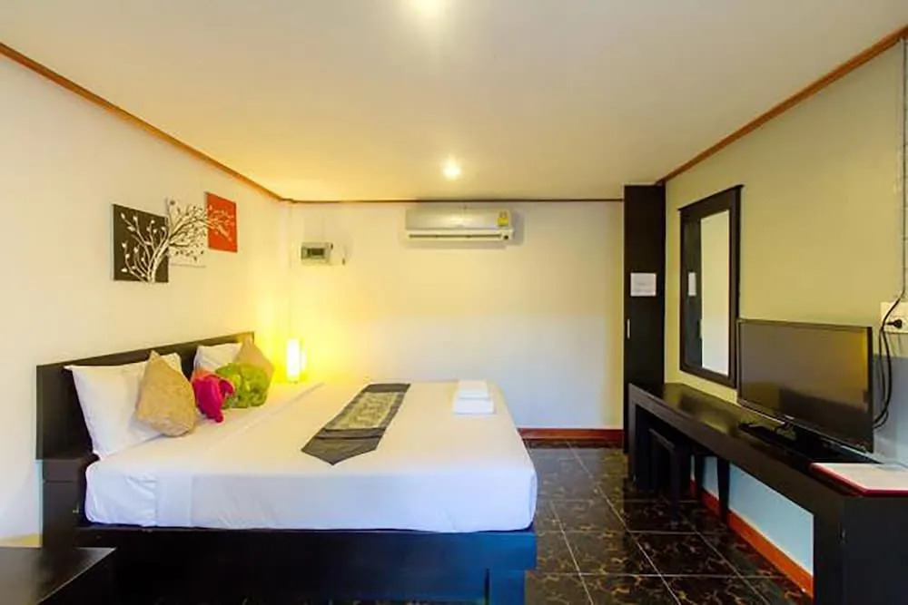 Naiharn Retreat Resort