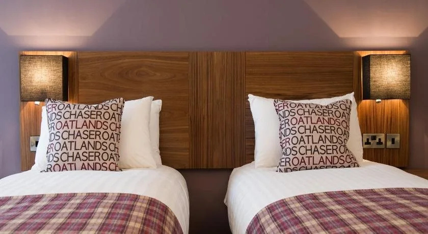 The Oatlands Chaser by Innkeepers Collection