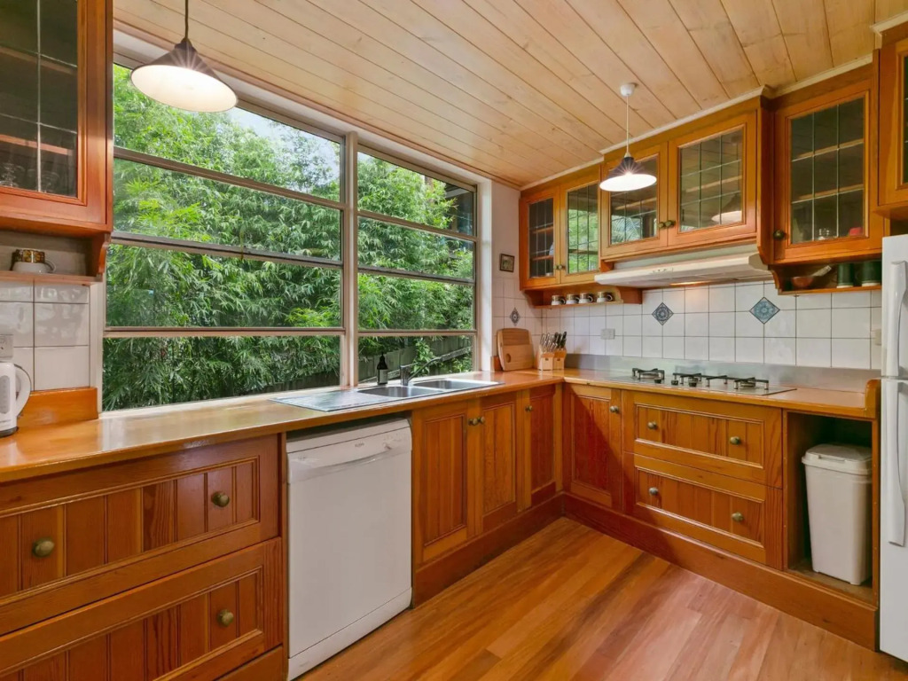 18 Adams St The Beach Shack fabulous location close to the beach