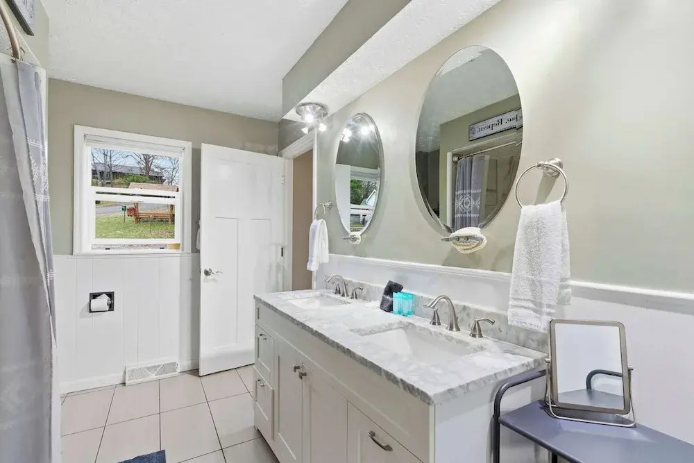 Branson Downtown Beauty - 4 BDR Home Sleeps 15