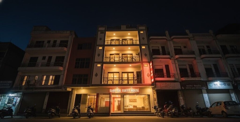Shri Sai Guest House - Opp Azadpur Main Mandi I Couple Friendly I Metro Access