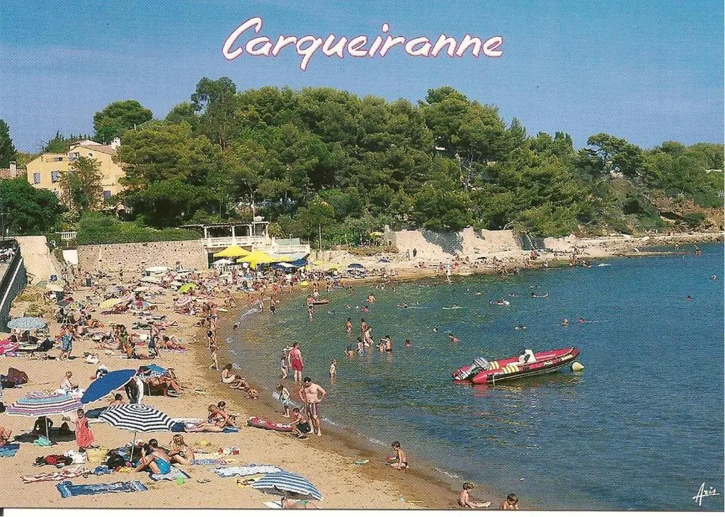 STUDIO CLIMATISE. Proche parking, commerces et mer