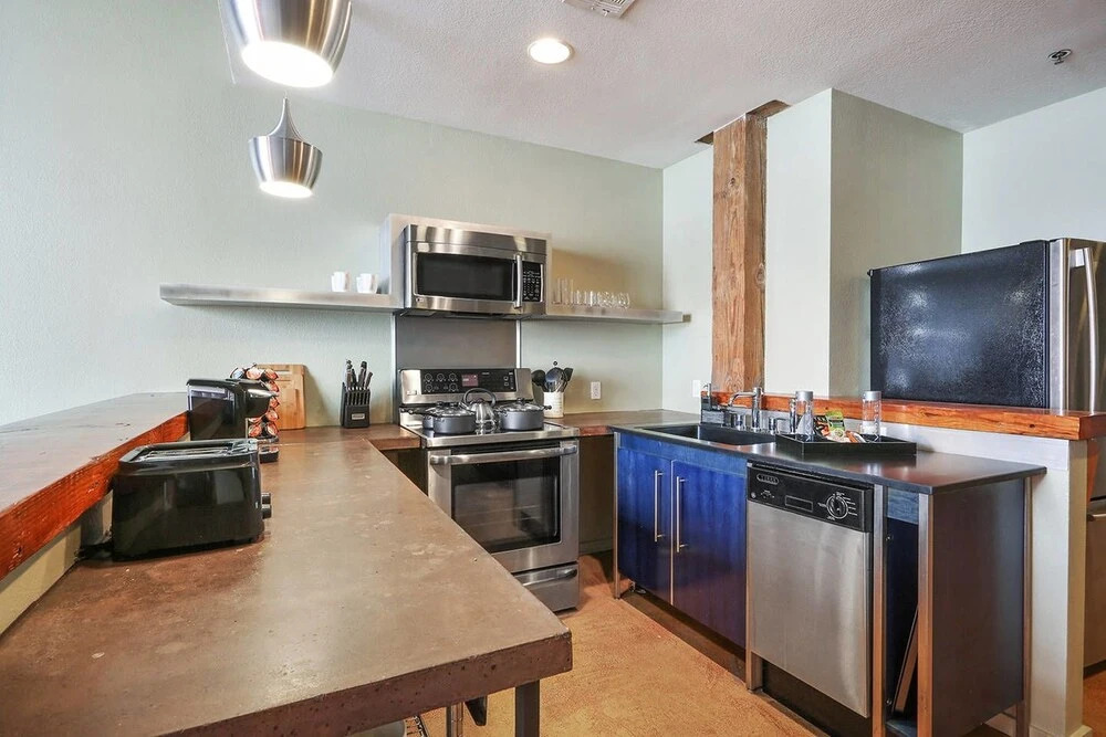 Inventive 2br/2.5 BA Industrial Apt by Domio