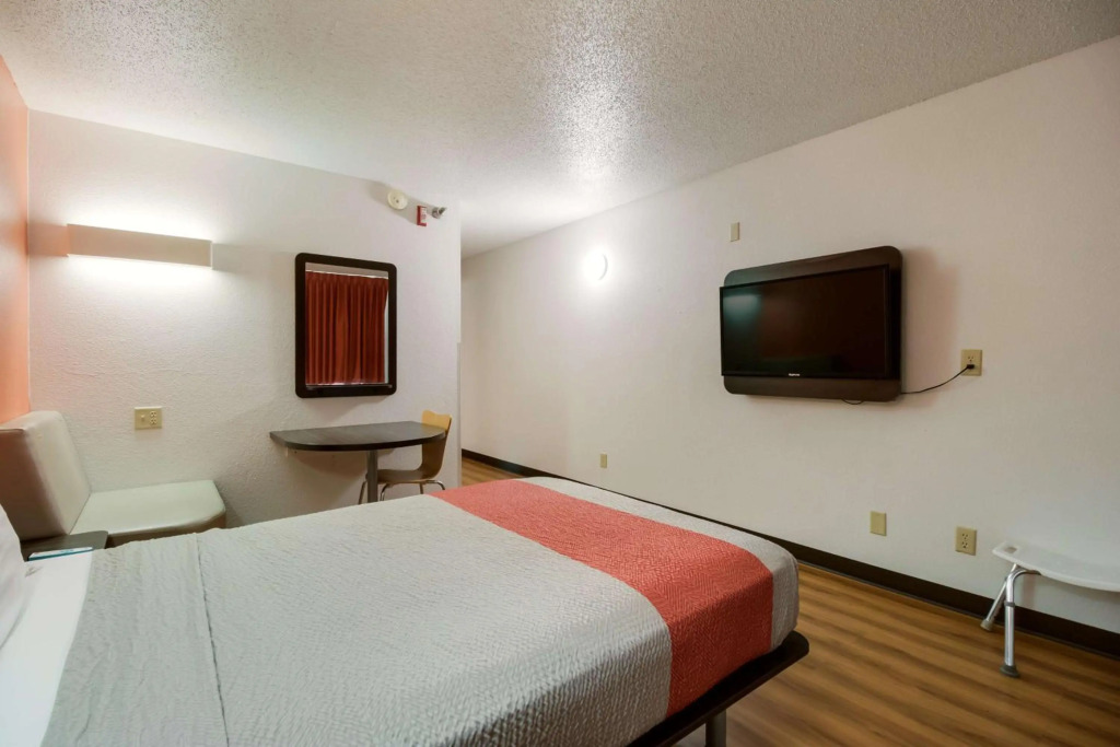 Motel 6 Davenport, IA