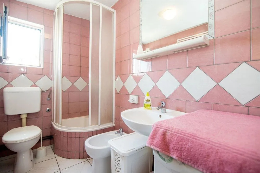 Apartment and Rooms Ruza