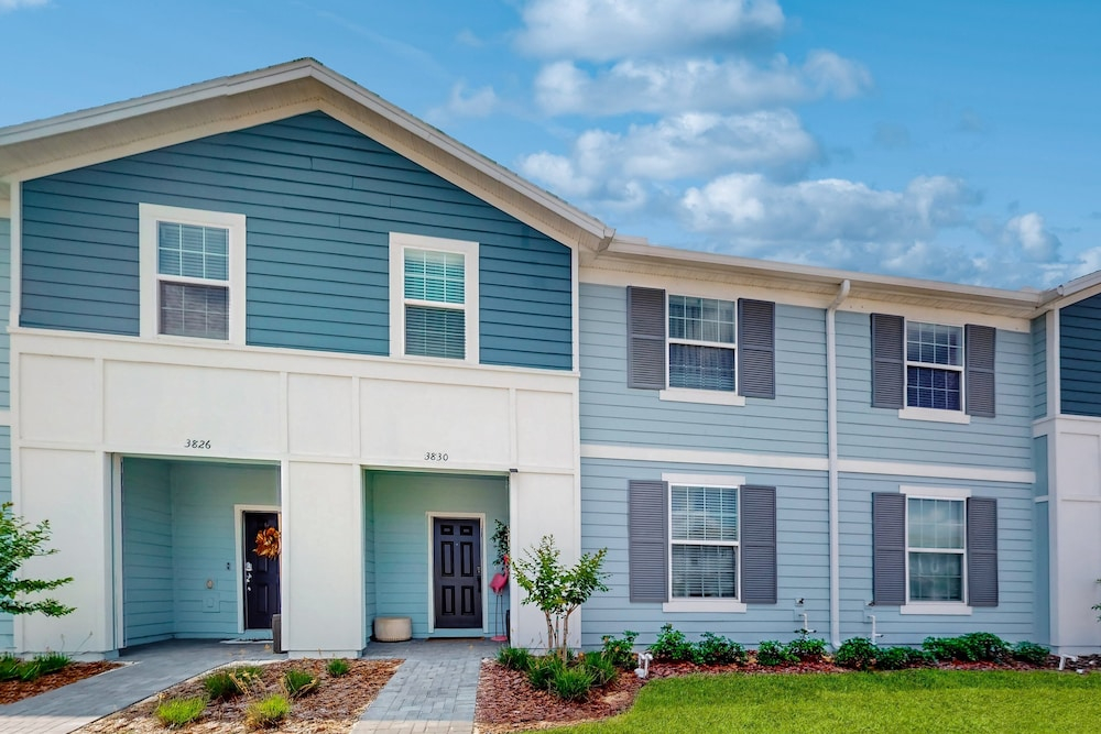 Charming Davenport House: Dog-friendly, Pool, Patio, Well-equipped Kitchen