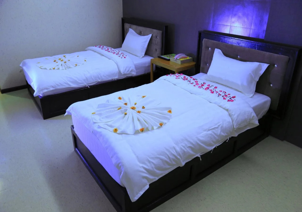 King & Queen Hotel