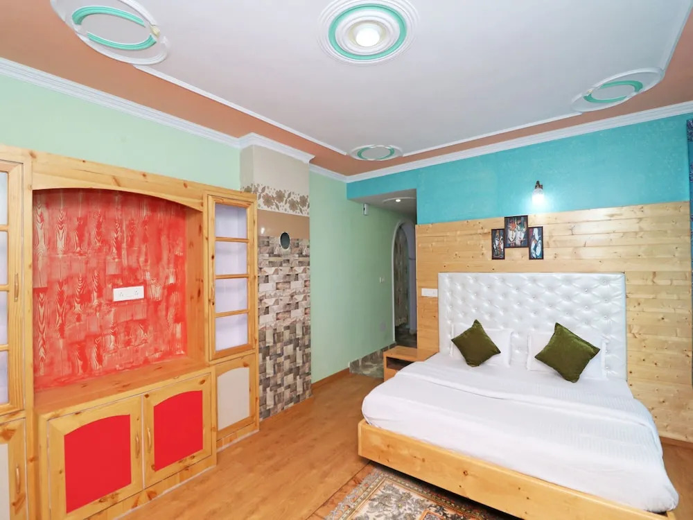 OYO 13743 Home Modern 2BHK Near Mall Road