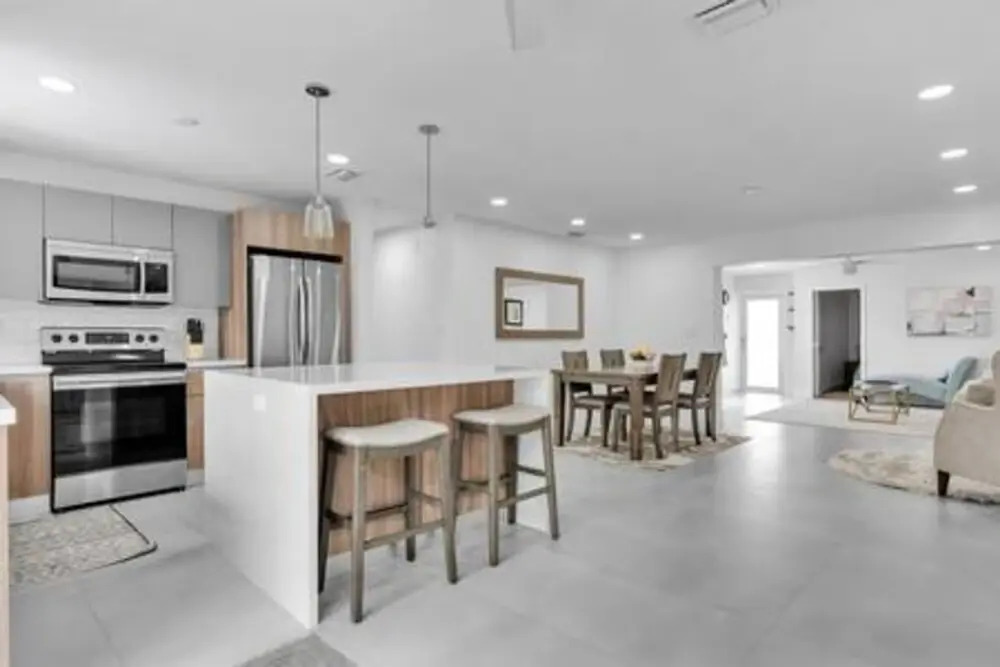 617 NW 30 CT Pool Patio 5Bd 3bath Fire Pit Parking for 3