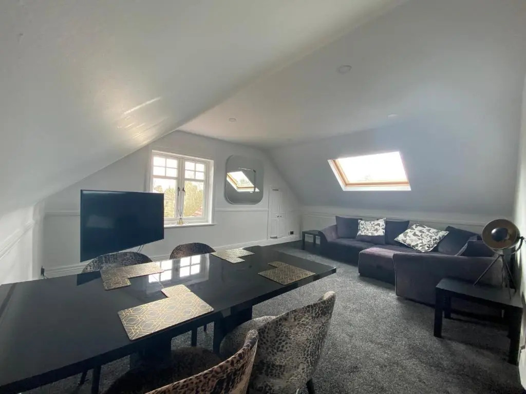 Pristine 2 bedroom apartment with off street parking