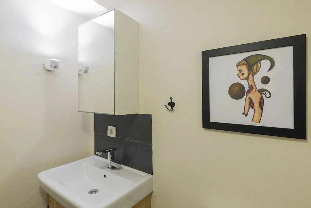 Spotless Flat in Central