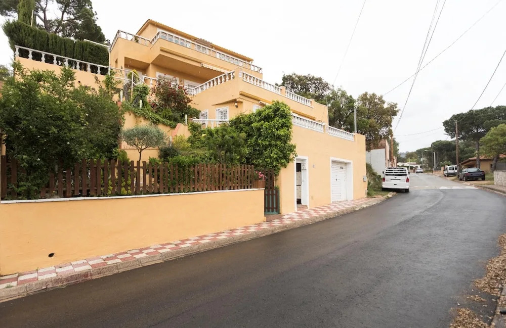 Apartment With one Bedroom in Vidreres, With Wonderful Mountain View, Enclosed Garden and Wifi - Near the Beach