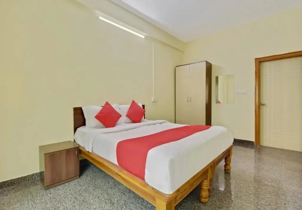 OYO 13043 Sree Sai Suites