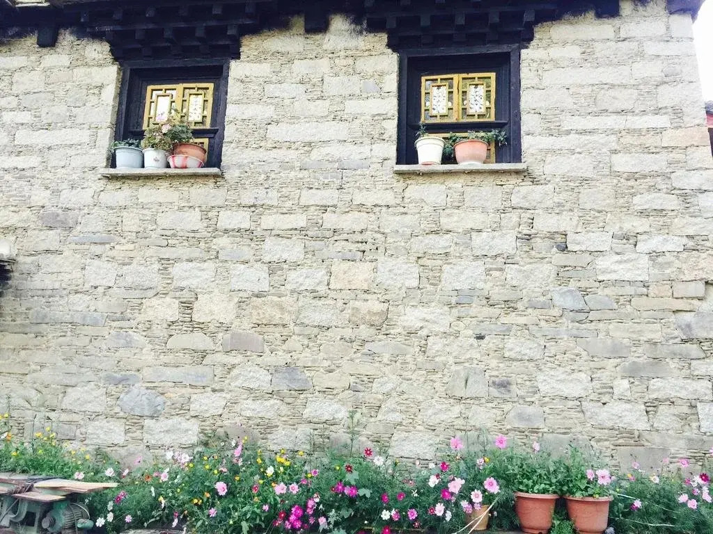 Daocheng Yading Baimaoniu Hotel