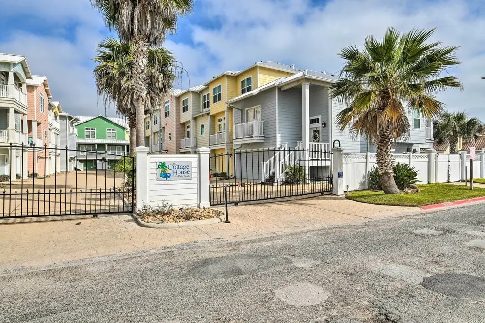 Corpus Christi Home w/ Golf Cart: Walk to Beach