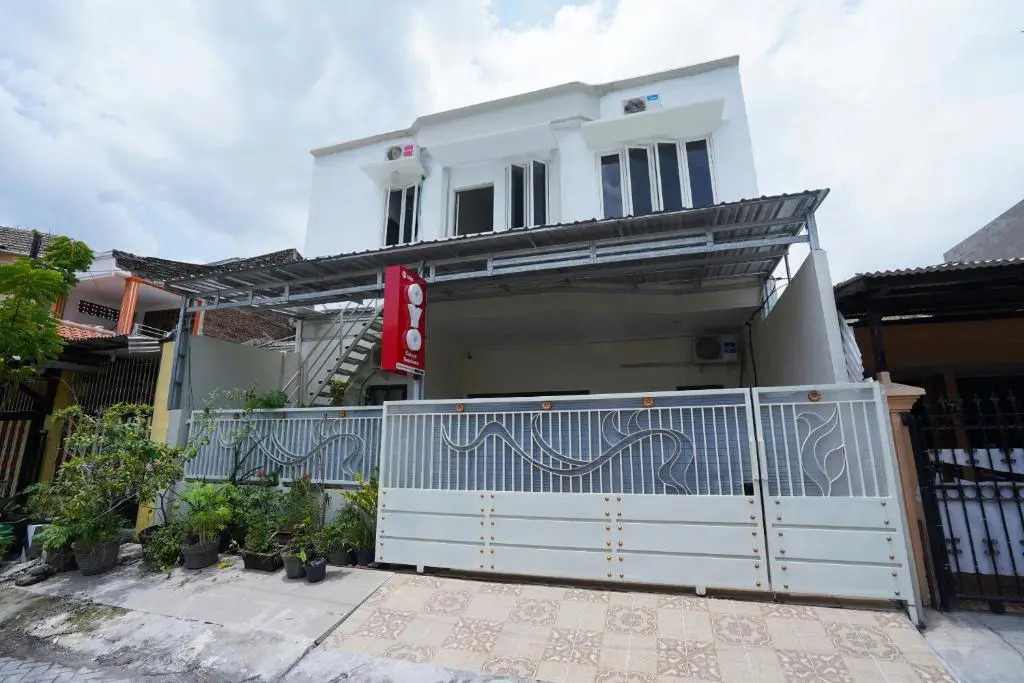 OYO 2968 Cahaya Residence Surabaya Near RSU National Hospital Kota Surabaya