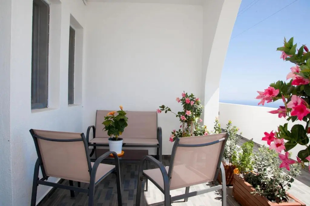 Luna Rossa Santorini