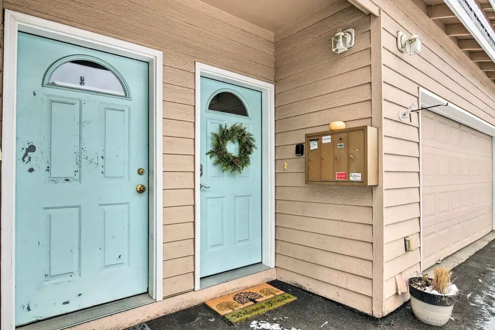 Charming Anchorage Townhouse w/ Fire Pit