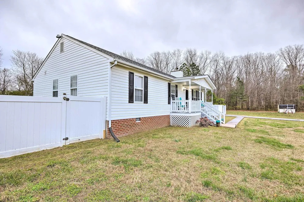 Richmond Home with Pool, 5 Mi to Downtown