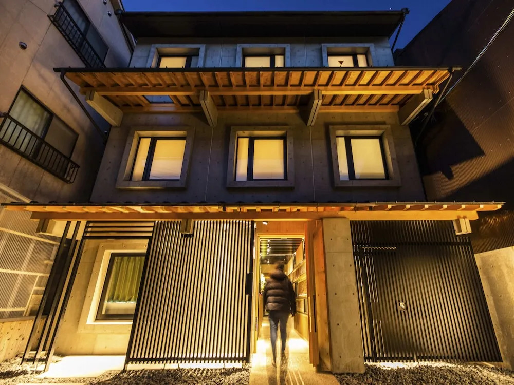 HALE Kyoto Tambaguchi ハレ京都丹波口