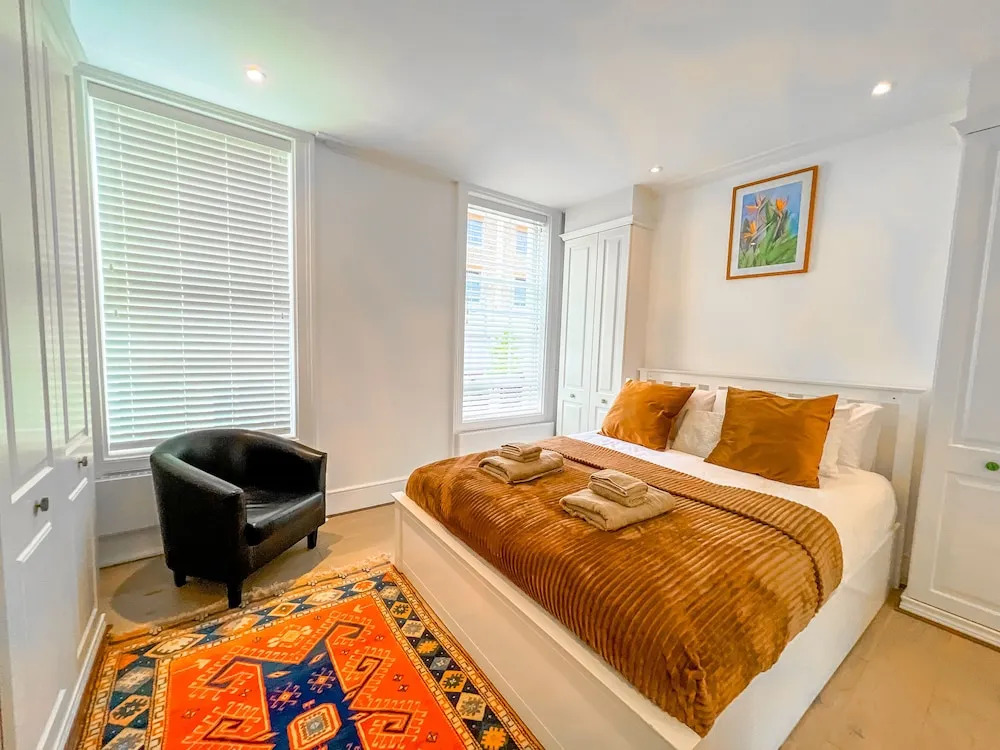 Beautiful & Historic Victoria 3brs Retreat With AC