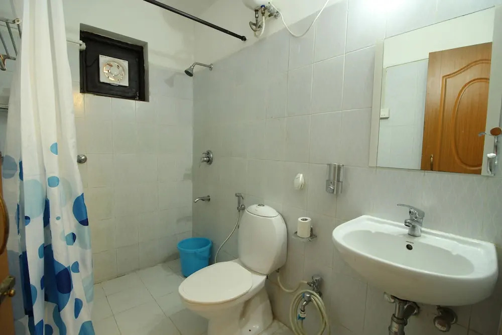 OYO 9868 Home Poolside 1 BHK Candolim