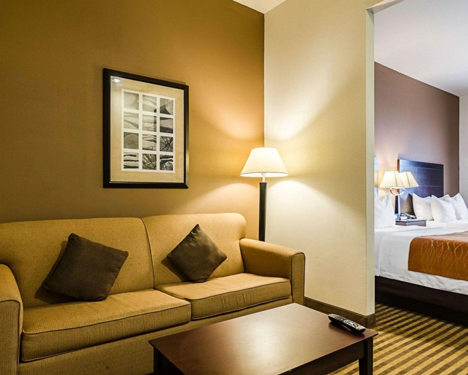 Comfort Inn & Suites Lawrence - University Area
