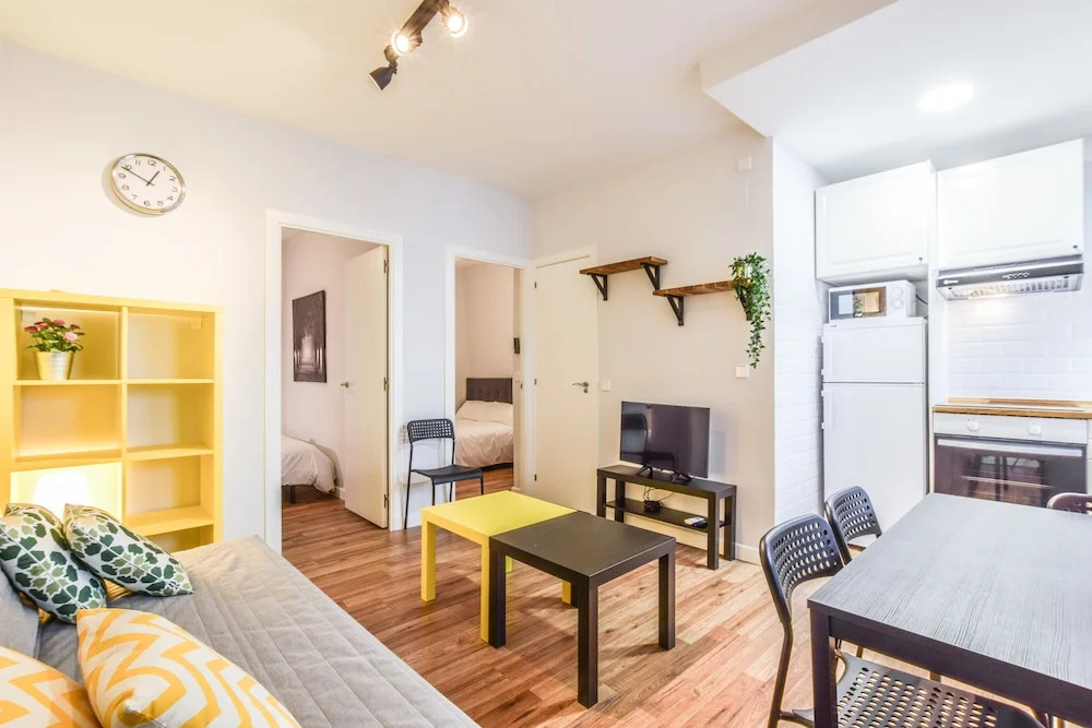 Room to Rent Plaza de Chueca Apartment