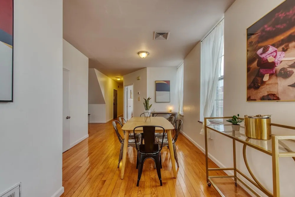 Stairway 3BR Apt w W D Ideal for Groups