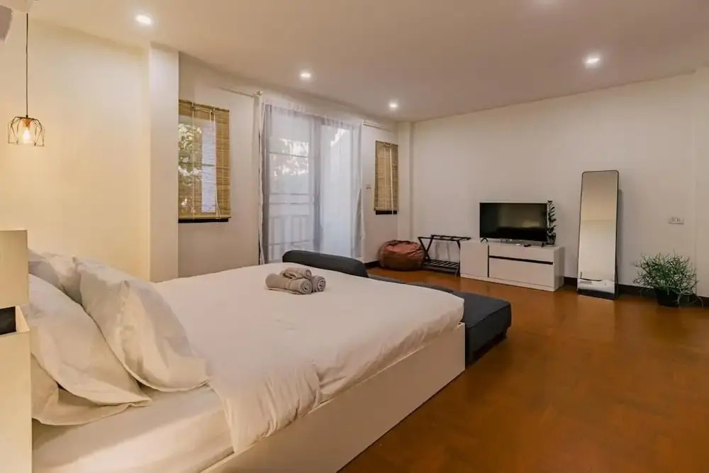 Modern Family House - 4 Bedrooms 5 Mins From Old Town With Gallery - Deja Home