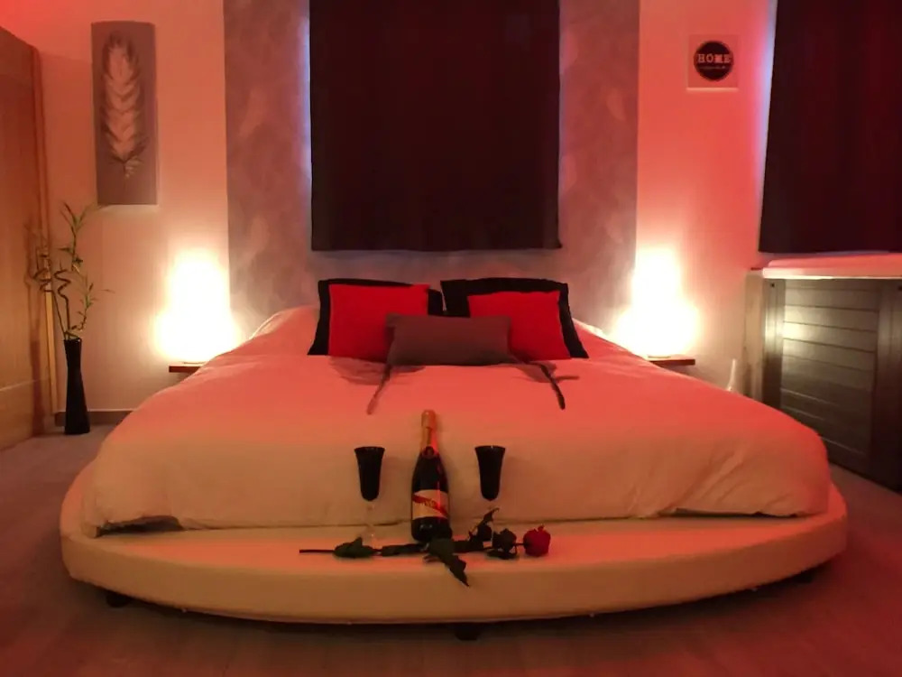 Suite Cupidon- Domaine des trois châteaux